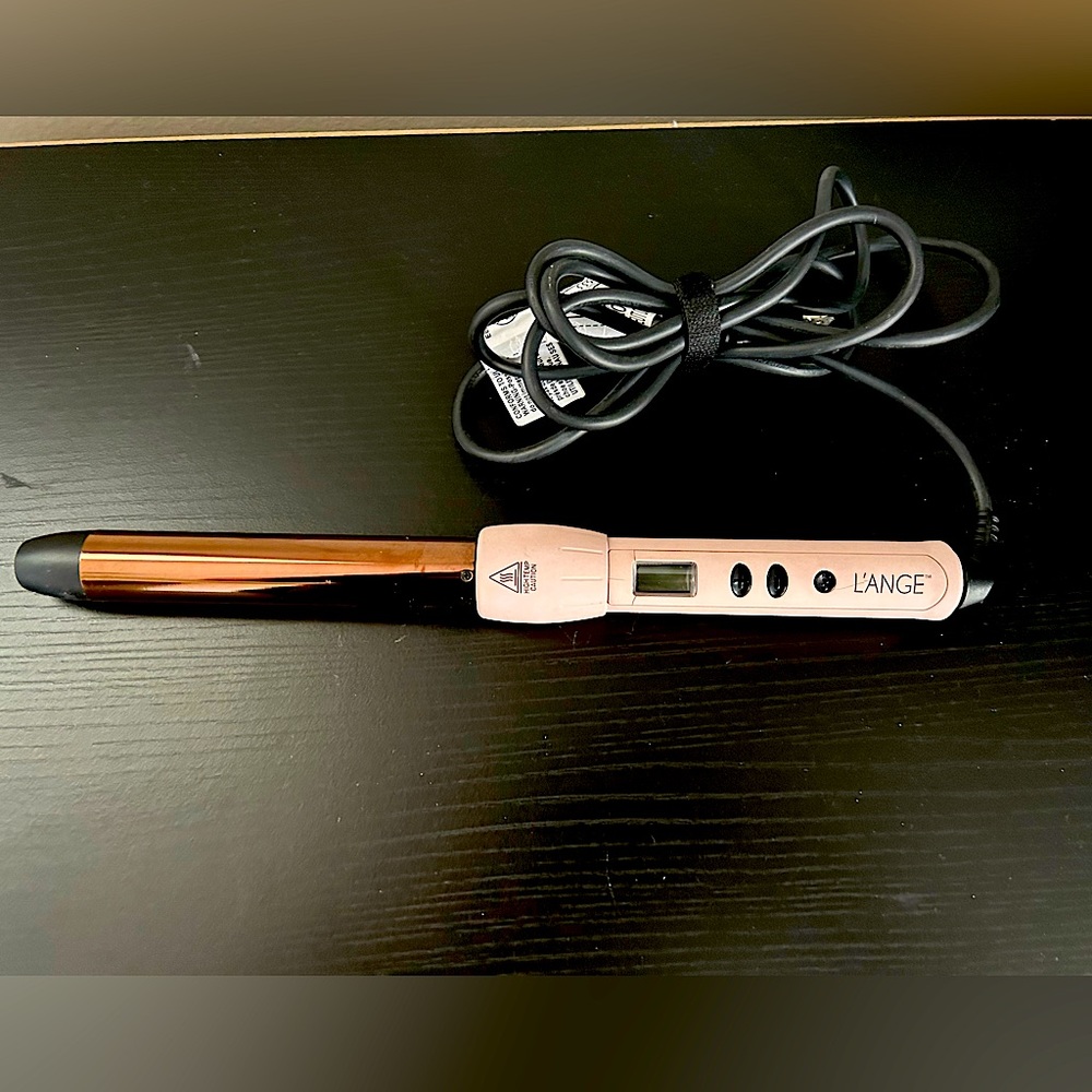 Lange 1” Lustre’ curling wand. Excellent condition